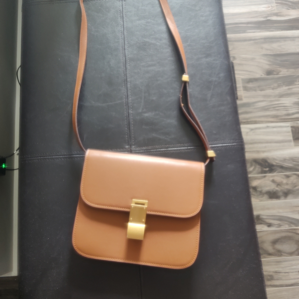 Elegant Tan Leather Crossbody Bag
